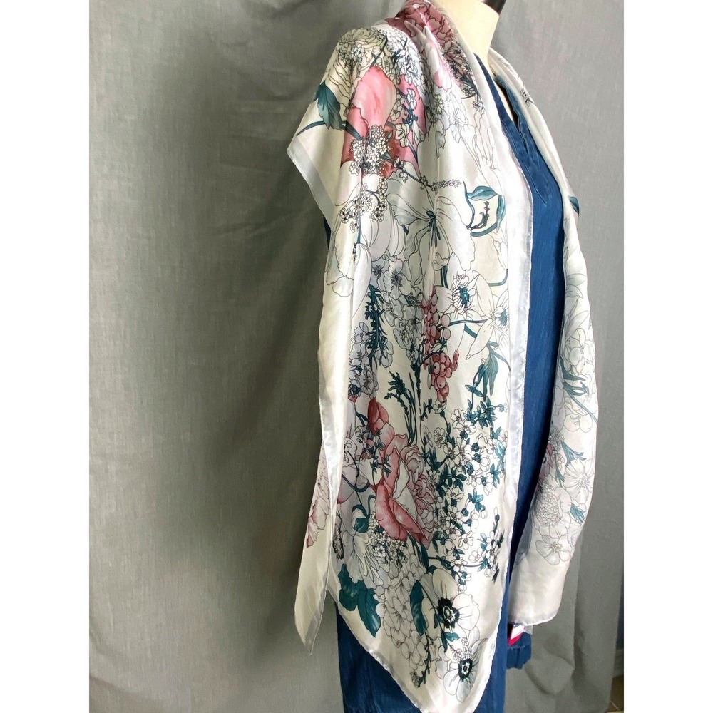 Vince Camuto Ivory Floral Print Lightweight Scarf NWT